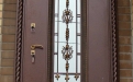 Двери с кованым декором и стеклопакетами